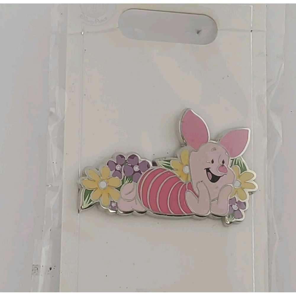 Disney Piglet in Spring Flowers Winnie the Pooh Parks Trading Enamel Pin 2021